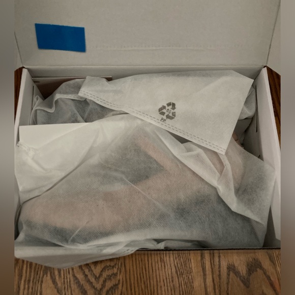 👠DREAM PAIRS👠NUDE FAUX PATENT LEATHER T-STRAP BUCKLE SZ9 CHUNKY HEEL✨NEW✨NWT💥 - Picture 7 of 13